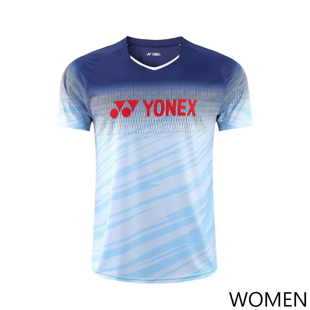 un chandail de badminton Yonex bleu et bleu pâle avec logo rouge pour femme