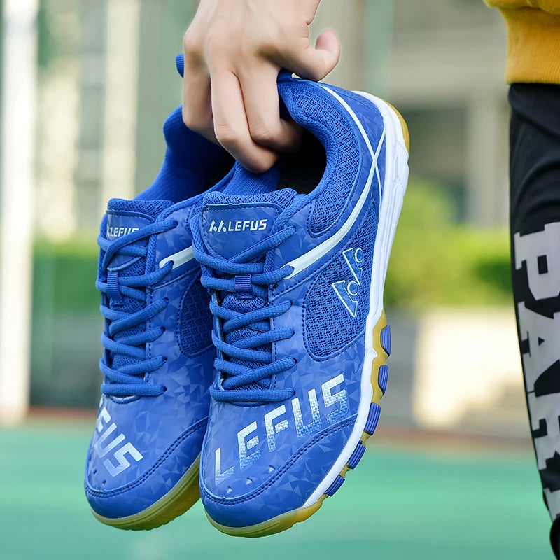 Deux Chaussures de Badminton et tennis Bleu