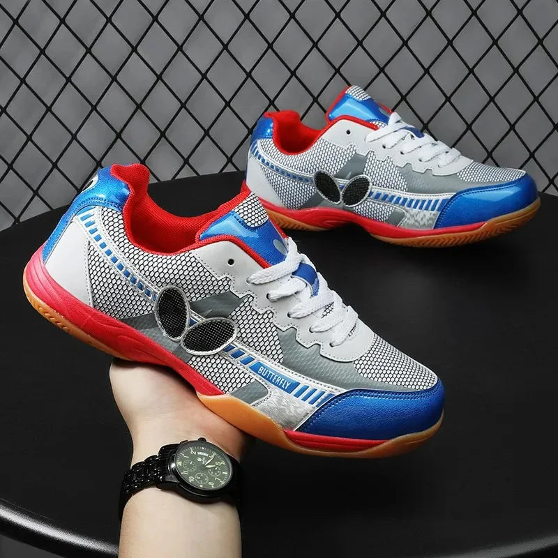 Deux Chaussures de Tennis et badminton - Rouge, bleu et blanc