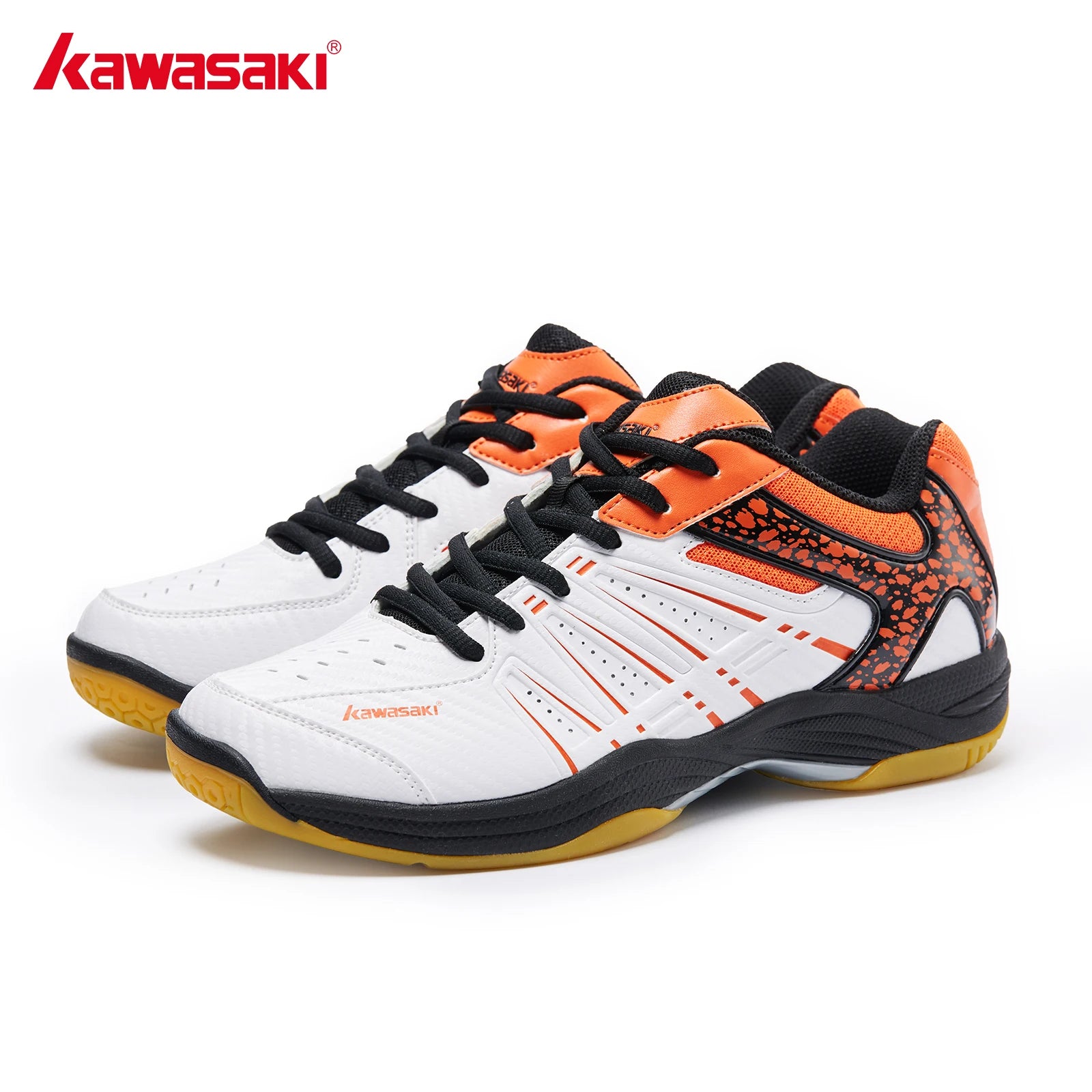 Deux Chaussures de badminton- blanc et orange- lacet noir